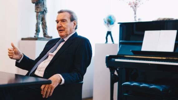 Schröder unterstützt Scholz – „Macht das, was ich von einem Kanzler zurzeit erwarten würde“