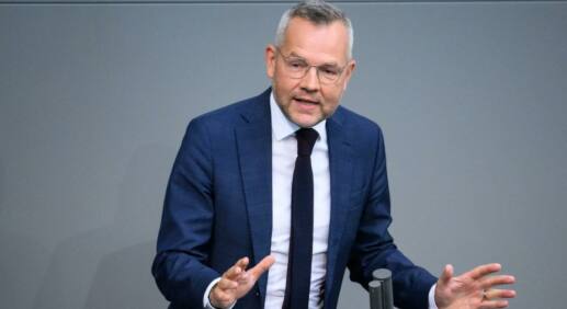 SPD-Außenpolitiker Roth fühlt „innere Distanz“ und verlässt die Politik