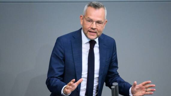 SPD-Außenpolitiker Roth fühlt „innere Distanz“ und verlässt die Politik