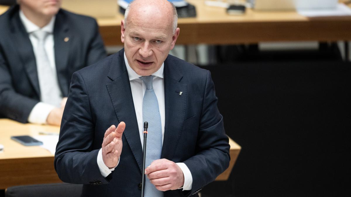 Wegner fordert Kanzler-Entscheidung: Bezahlkarte für Flüchtlinge?
