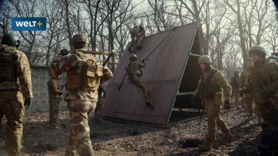 Das heikle Gesetz, mit dem die Ukraine neue Soldaten rekrutieren will