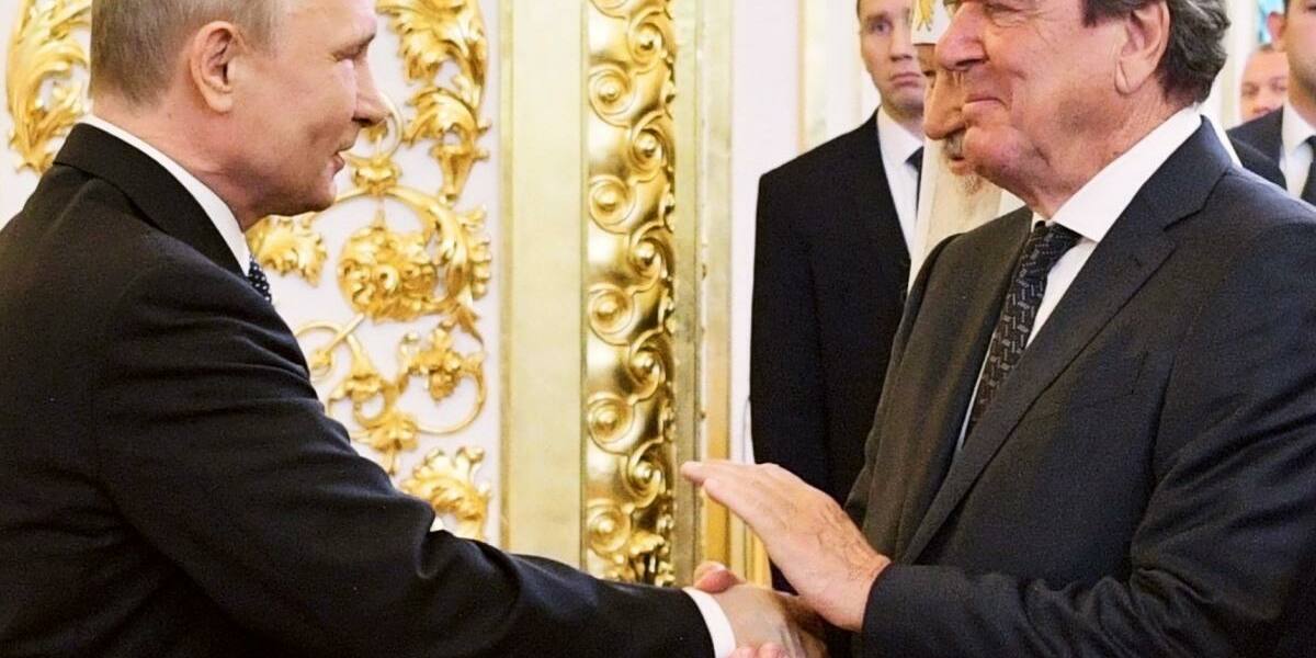 Kreml begrüßt Schröders Hilfsangebot im Ukraine-Krieg