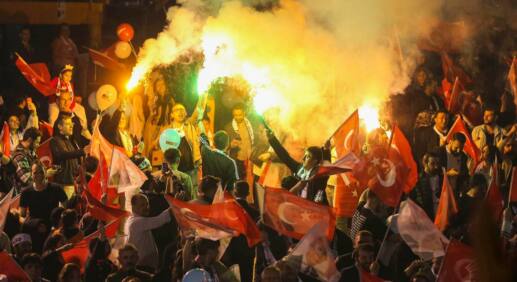 Mit einem „historischen Ergebnis“ bröckelt Erdogans Basis