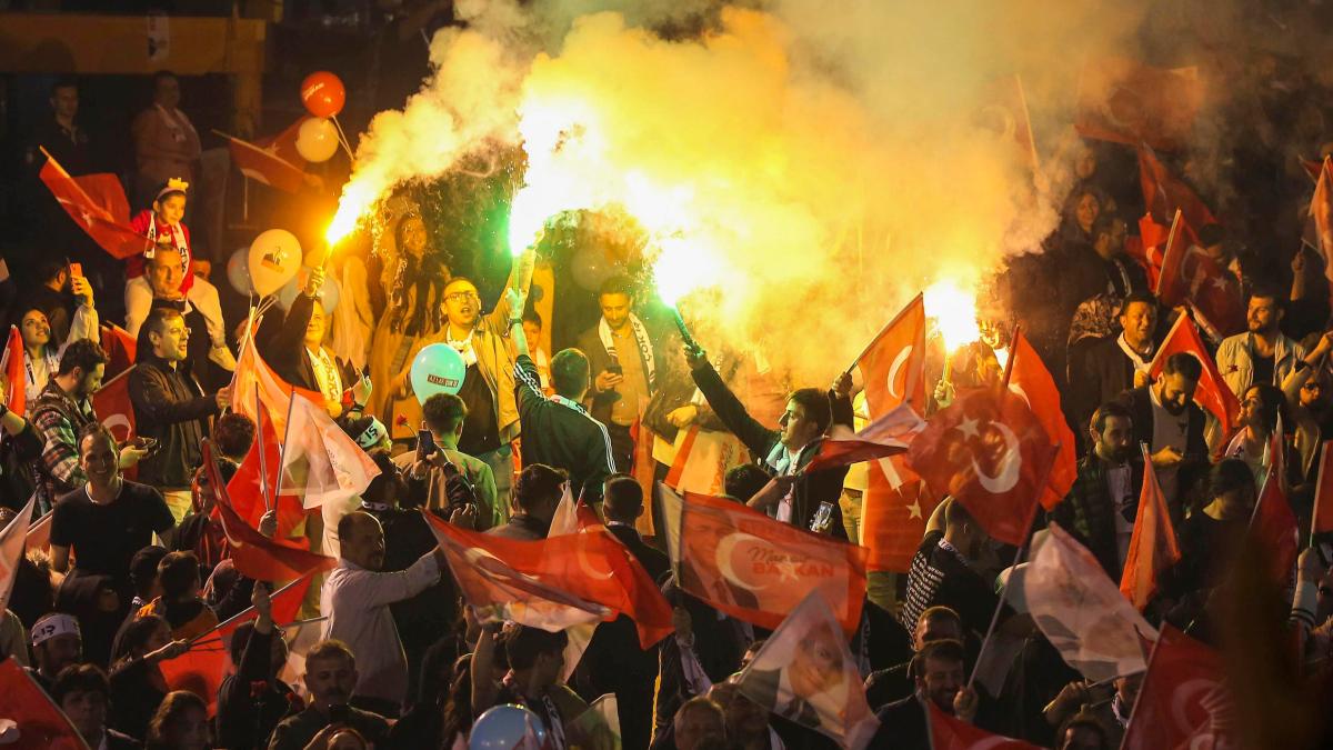 Mit einem historischen Ergebnis bröckelt Erdogans Machtbasis