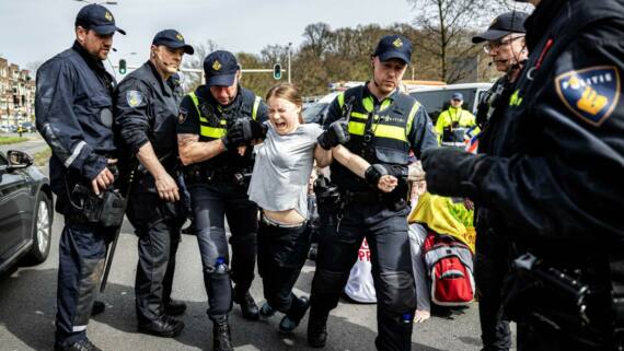 Greta Thunberg bei Straßenblockade in Den Haag festgenommen